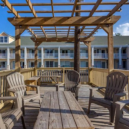 Quality Inn & Suites Полис-Айленд Экстерьер фото