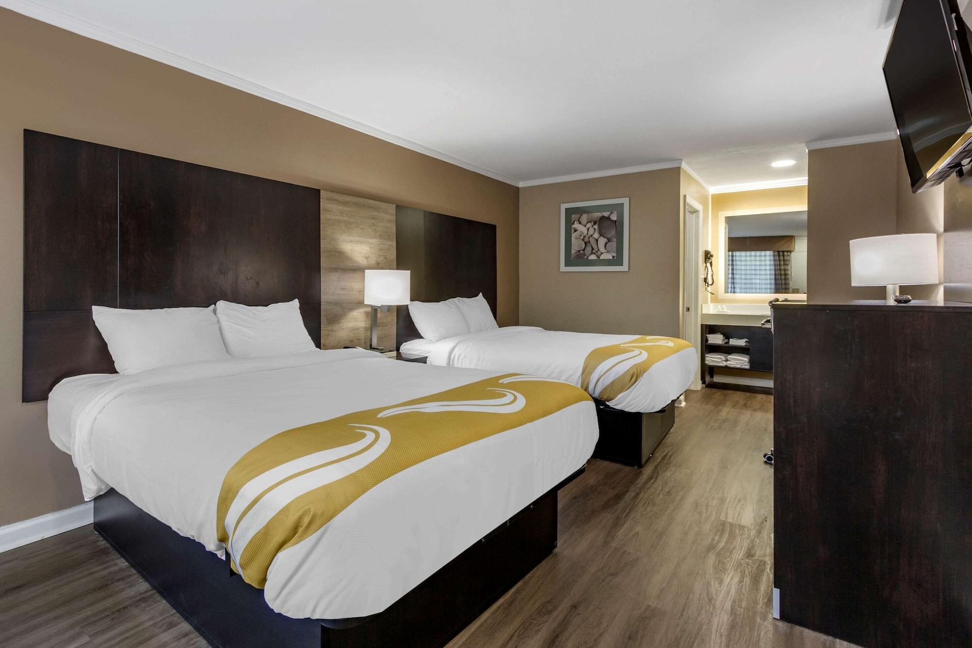 Quality Inn & Suites Полис-Айленд Экстерьер фото