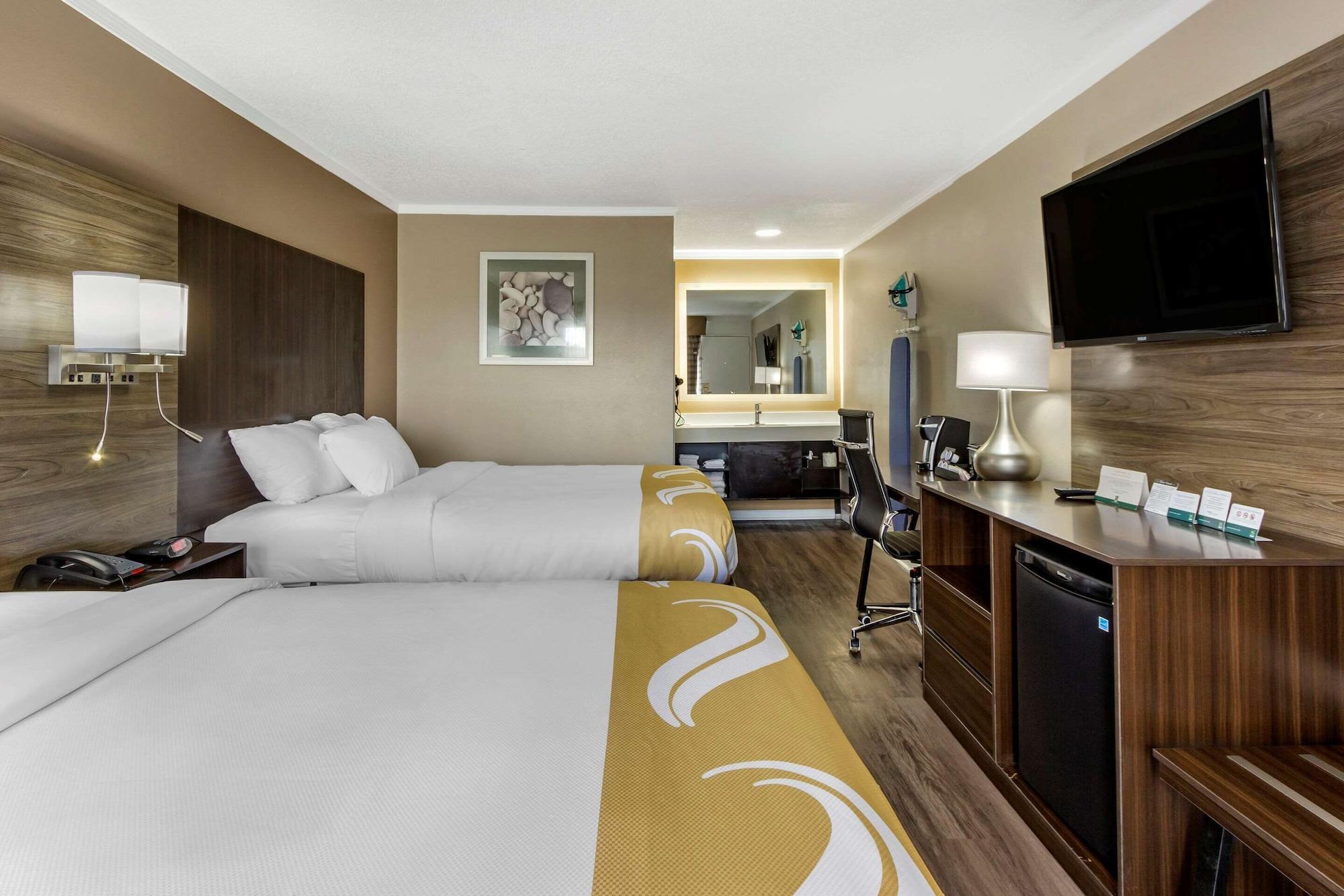 Quality Inn & Suites Полис-Айленд Экстерьер фото