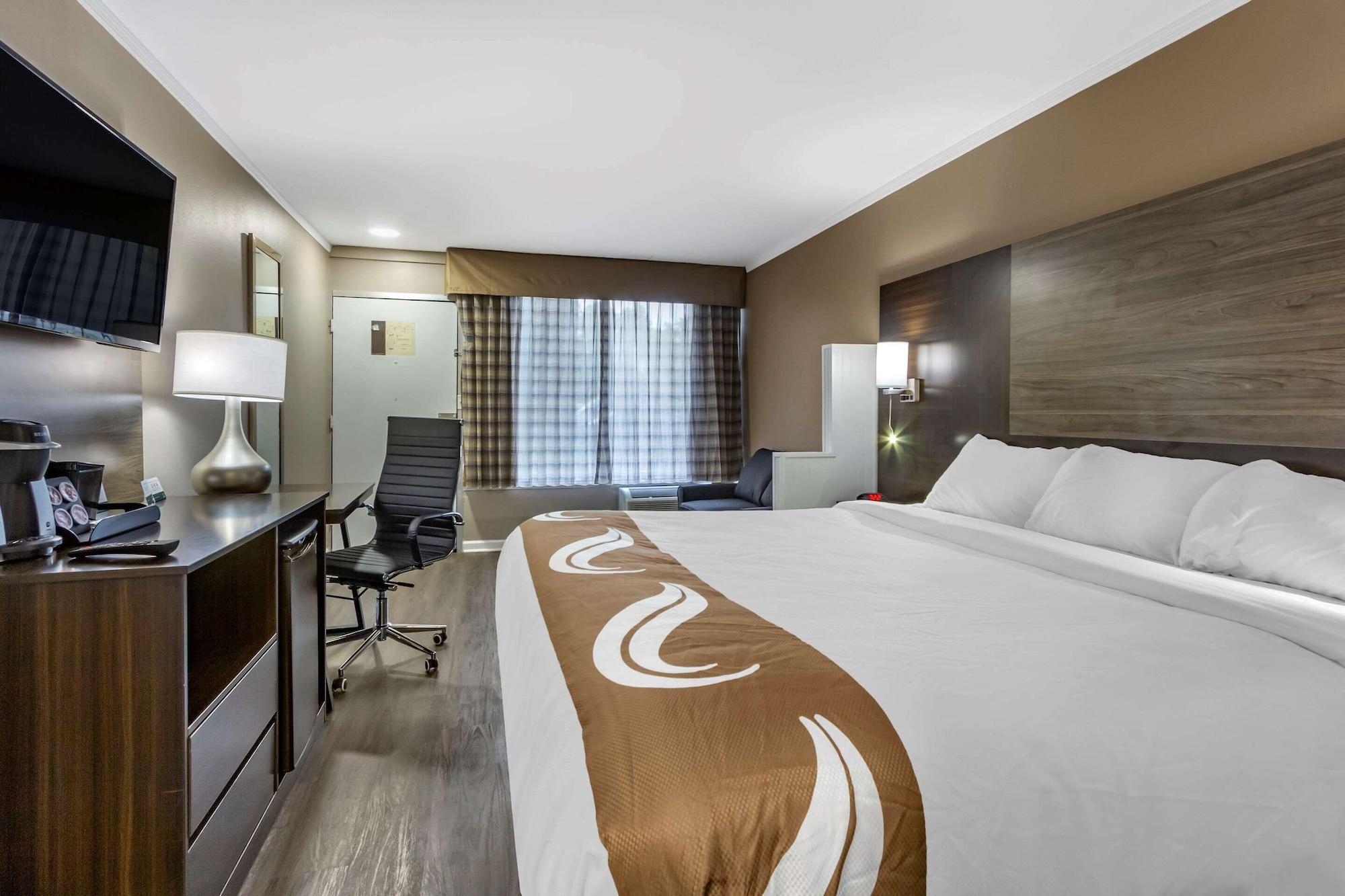 Quality Inn & Suites Полис-Айленд Экстерьер фото