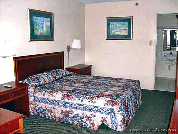 Quality Inn & Suites Полис-Айленд Экстерьер фото
