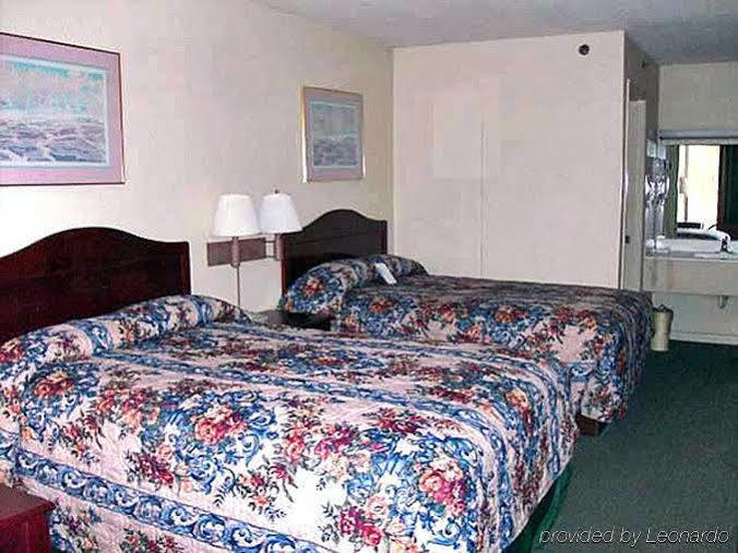 Quality Inn & Suites Полис-Айленд Экстерьер фото