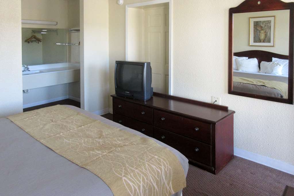Quality Inn & Suites Полис-Айленд Номер фото
