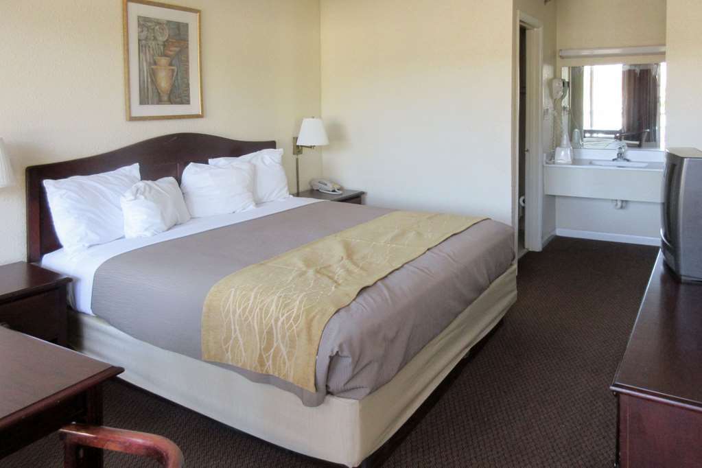 Quality Inn & Suites Полис-Айленд Номер фото
