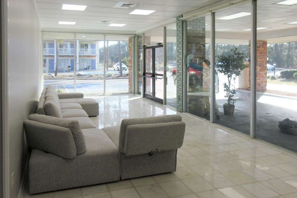 Quality Inn & Suites Полис-Айленд Интерьер фото
