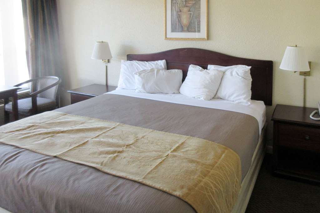 Quality Inn & Suites Полис-Айленд Номер фото
